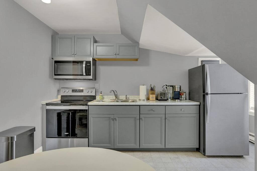 Suites On Seneca - Gorgeous One Bedroom Apartment ハリスバーグ エクステリア 写真