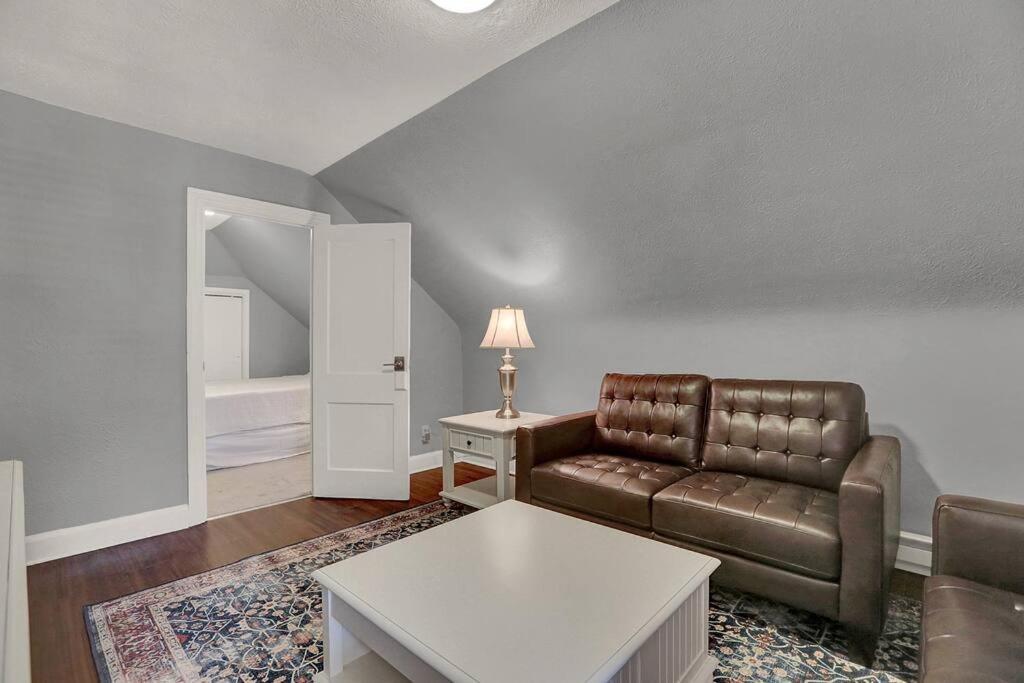 Suites On Seneca - Gorgeous One Bedroom Apartment ハリスバーグ エクステリア 写真